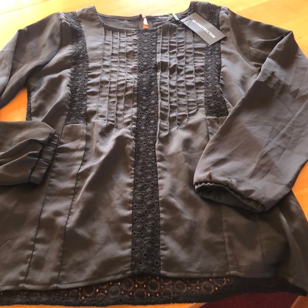 NU CONSTRUCTION LACE BLOUSE nwt
